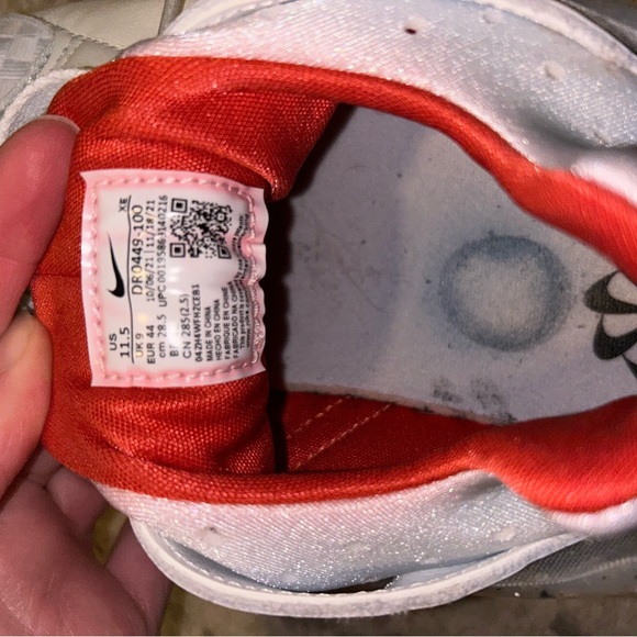 Nike Air Huarache mens9.5 / women’s 11.5 White/Orange - Picture 4 of 5